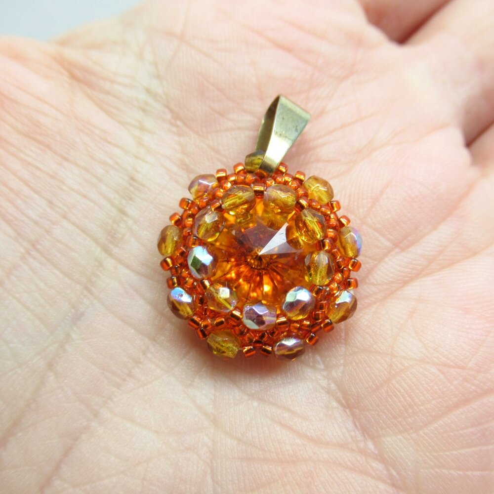Hand Woven Rivoli pendant - Picture 8 of 12